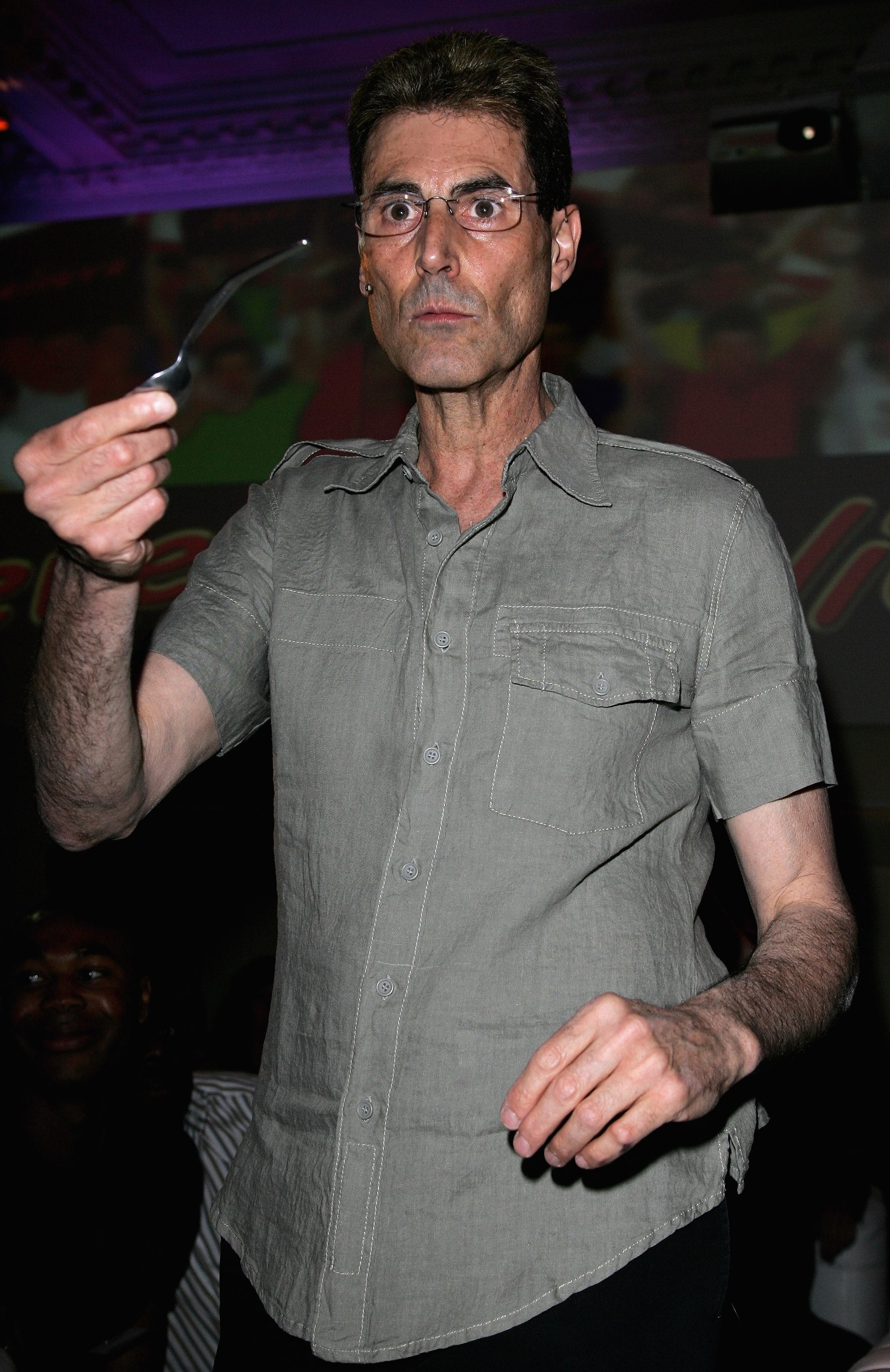 Tertulia Zona Cero: Los supuestos poderes mentales de Uri Geller Tertulia Zona Cero: Los supuestos poderes mentales de Uri Geller