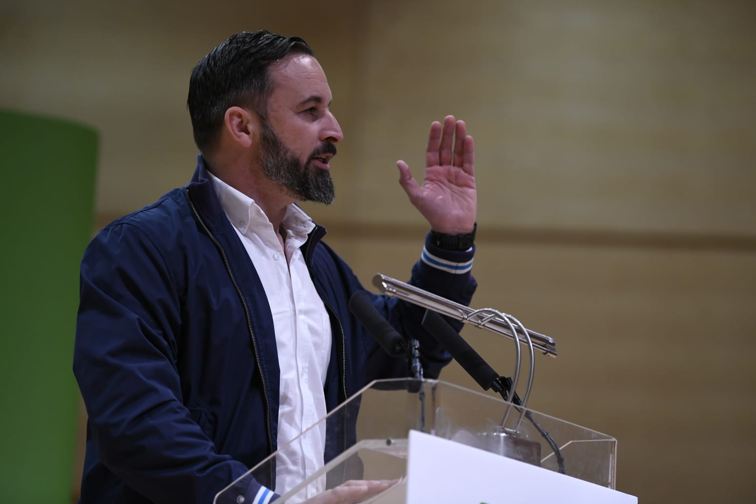 Abascal: "Quien se defienda de ataques en casa no debe pasar un infierno judicial sino tener la medalla al mérito" Abascal: "Quien se defienda de ataques en casa no debe pasar un infierno judicial sino tener la medalla al mérito"