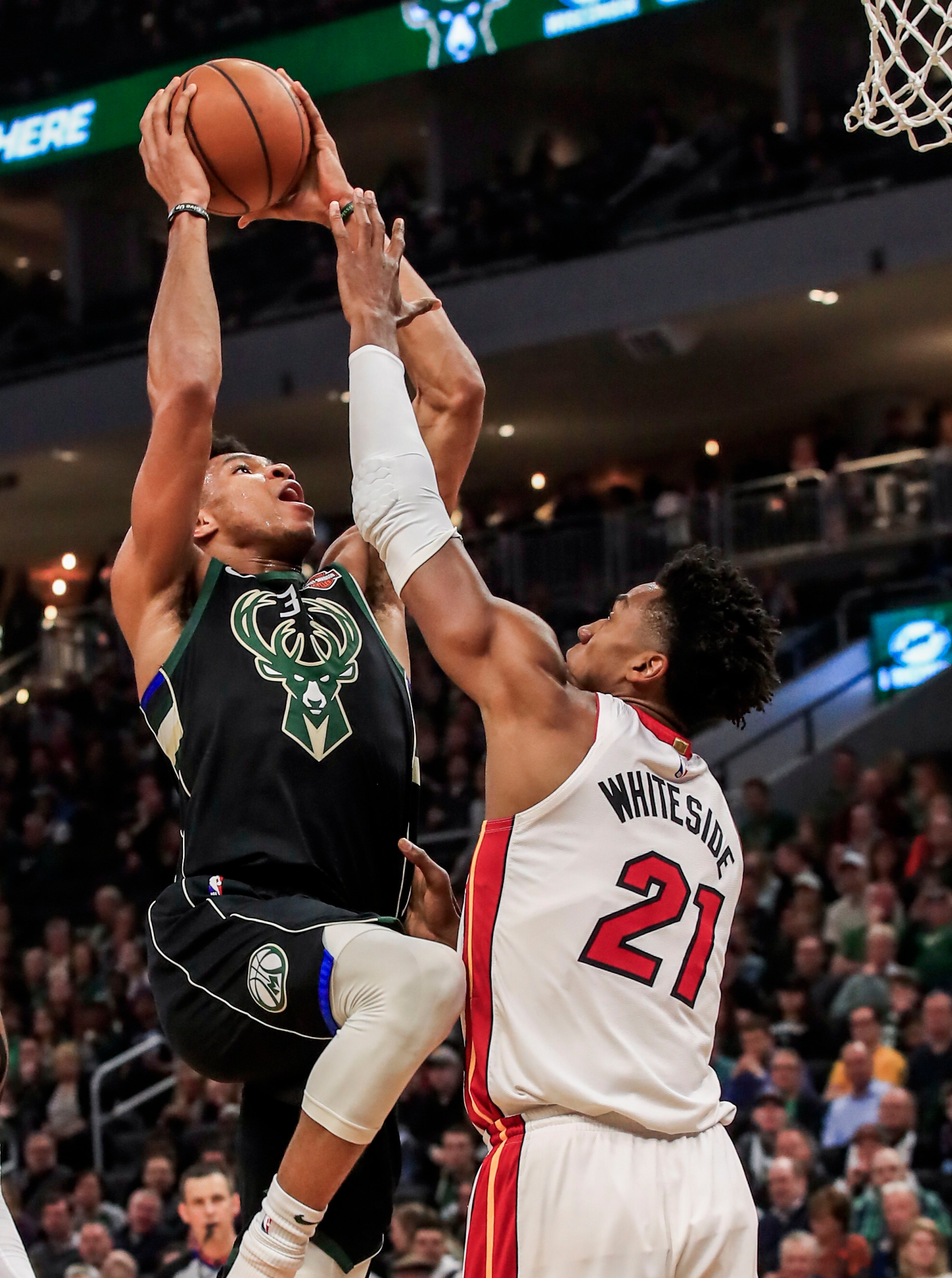 Los Bucks se adjudican la División Central sin Pau Gasol ni Mirotic; derrota de los Raptors de Marc Gasol y Serge Ibaka Los Bucks se adjudican la División Central sin Pau Gasol ni Mirotic; derrota de los Raptors de Marc Gasol y Serge Ibaka