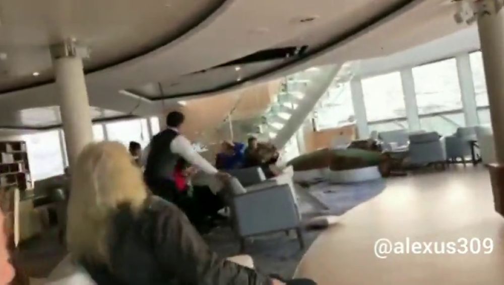 Momentos de miedo en el crucero averiado en Noruega por la entrada de agua y el vaivén del buque