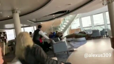 Momentos de miedo en el crucero averiado en Noruega por la entrada de agua y el vaiv&eacute;n del buque