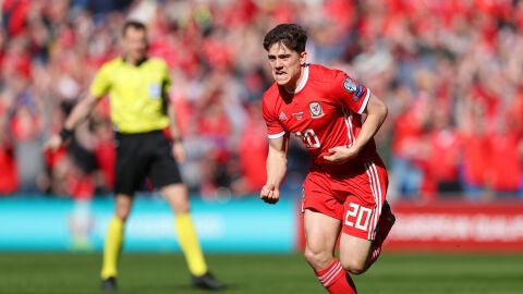 Daniel James celebra su gol ante Eslovaquia