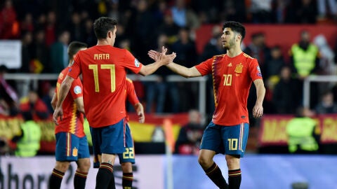 Mata saluda a Asensio