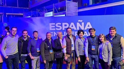 Sergio Rodr&iacute;guez -primero por la izquierdad- y Jos&eacute; Salas -cuarto por la izquierda- en un acto del PP