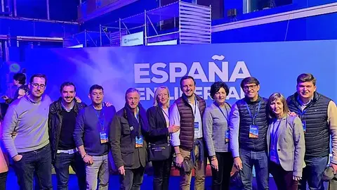 Sergio Rodríguez -primero por la izquierdad- y José Salas -cuarto por la izquierda- en un acto del PP Sergio Rodríguez -primero por la izquierdad- y José Salas -cuarto por la izquierda- en un acto del PP