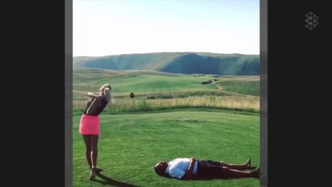 &iexcl;Casi le vuela la cabeza! Ojo al golpe de la golfista y modelo McKenzie O'Connell