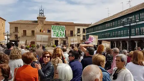 Concentración en la Plaza Mayor de Almagro contra la ampliación del vertedero Concentración en la Plaza Mayor de Almagro contra la ampliación del vertedero