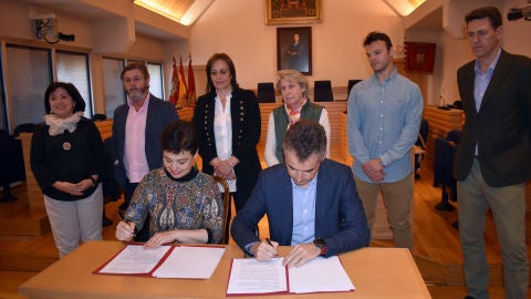 Firma del convenio entre Zamora y Garc&iacute;a del Valle