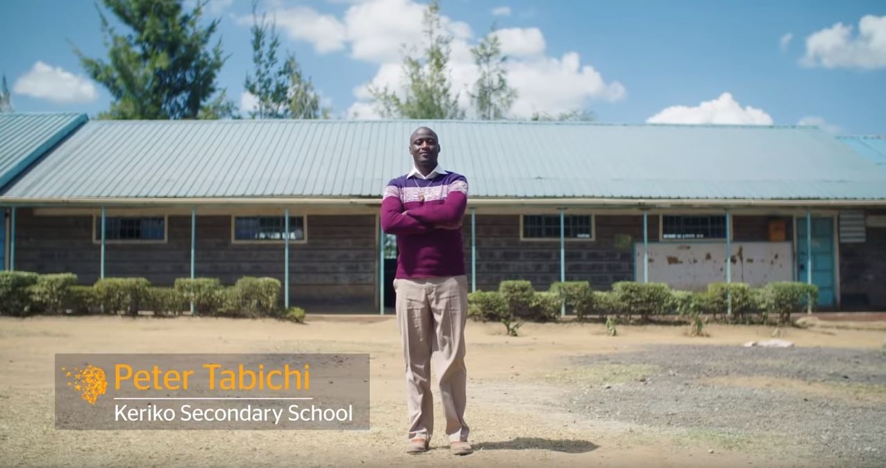 Un monje franciscano que da clase en un pueblo remoto de Kenia recibe el premio al mejor profesor del mundo Un monje franciscano que da clase en un pueblo remoto de Kenia recibe el premio al mejor profesor del mundo