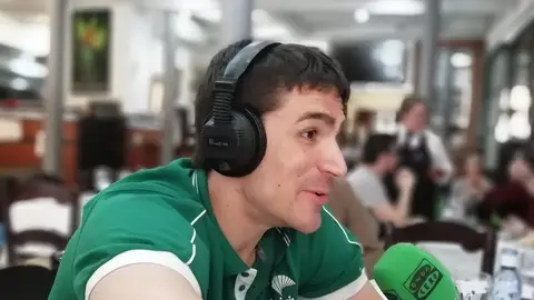 Carlos Suárez, jugador de Unicaja, desde el Mesón Cantarrana Carlos Suárez, jugador de Unicaja, desde el Mesón Cantarrana