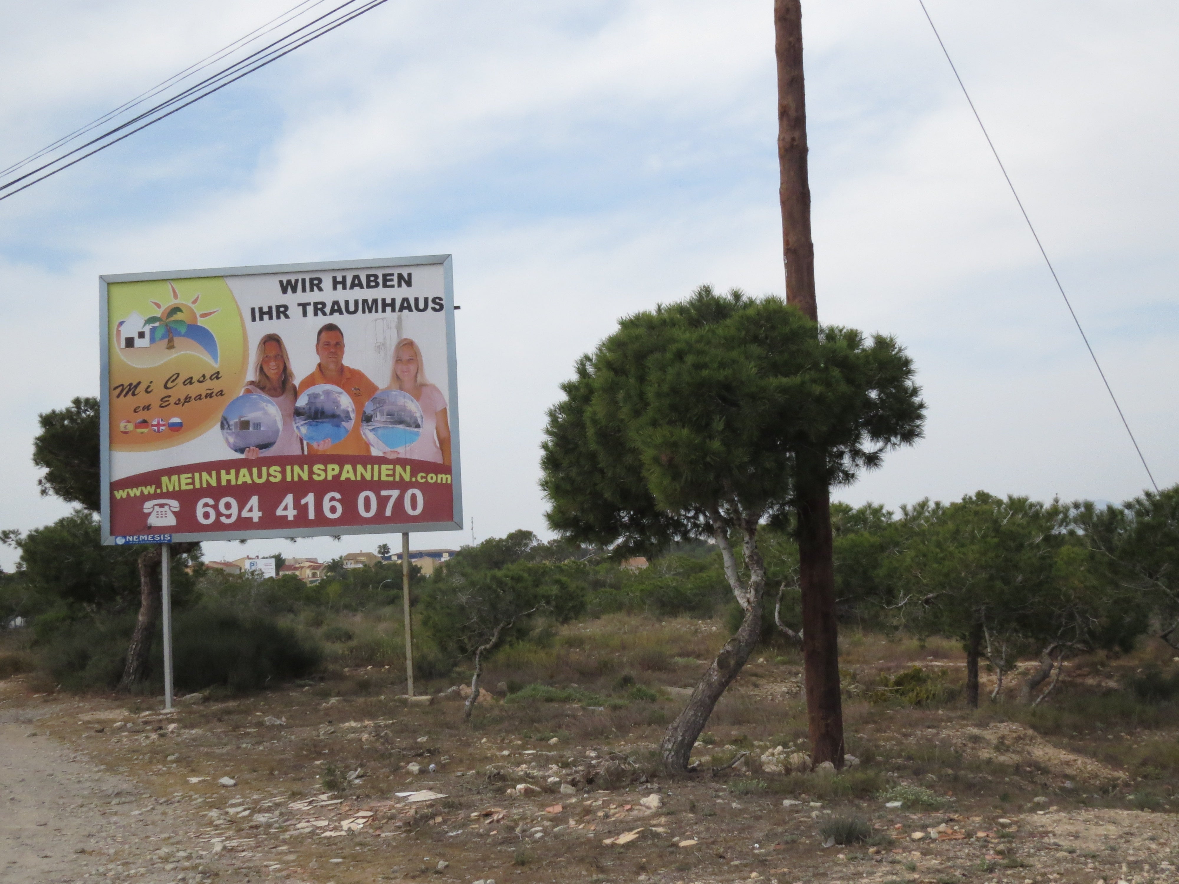 Amigos de los Humedales del Sur de Alicante denuncia la presencia de vallas publicitarias en el monte público de la Sierra del Molar de Elche Amigos de los Humedales del Sur de Alicante denuncia la presencia de vallas publicitarias en el monte público de la Sierra del Molar de Elche