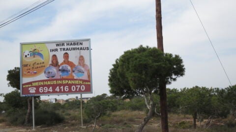 Vallas publicitarias en la Sierra del Molar