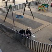  Los vecinos de Raval de Barcelona denuncian el consumo de dogas a plena luz de día en parques infantiles