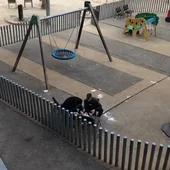 Los vecinos de Raval de Barcelona denuncian el consumo de dogas a plena luz de día en parques infantiles Los vecinos de Raval de Barcelona denuncian el consumo de dogas a plena luz de día en parques infantiles