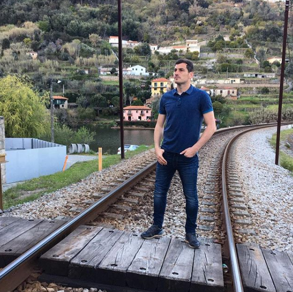 El misterioso mensaje de Iker Casillas en las vías de un tren: "Nadie me ha visto a mí" El misterioso mensaje de Iker Casillas en las vías de un tren: "Nadie me ha visto a mí"