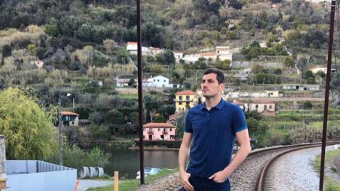 Iker Casillas, en las v&iacute;as de un tren
