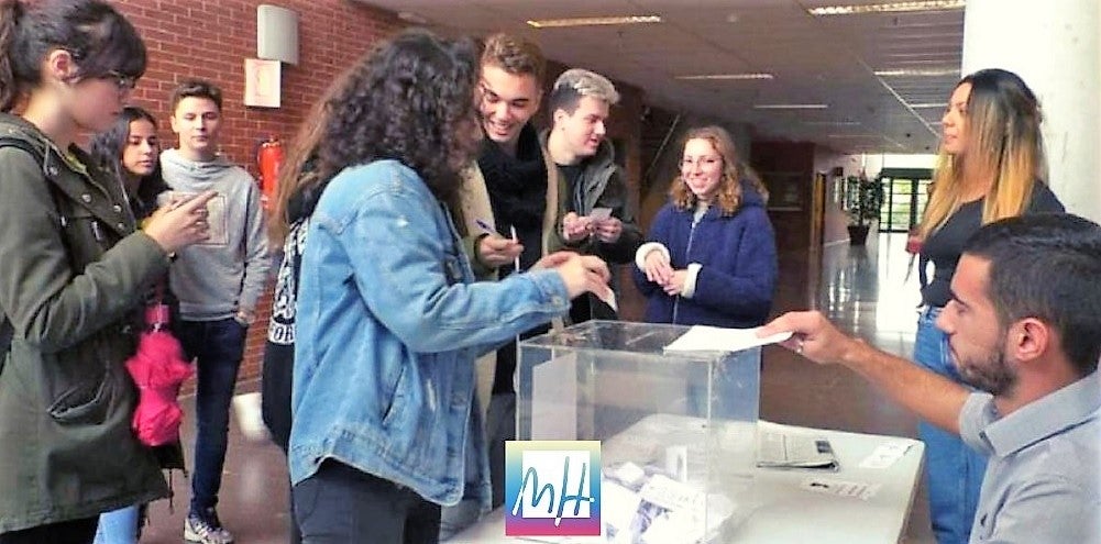 Carlos Pastor inicia la carrera por el rectorado de la UMH de Elche proponiendo la ampliación de la cartera de grados Carlos Pastor inicia la carrera por el rectorado de la UMH de Elche proponiendo la ampliación de la cartera de grados