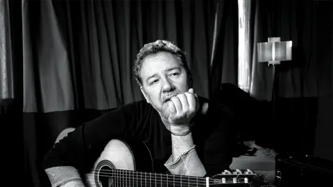 Carlos Goñi, líder de "Revólver" Carlos Goñi