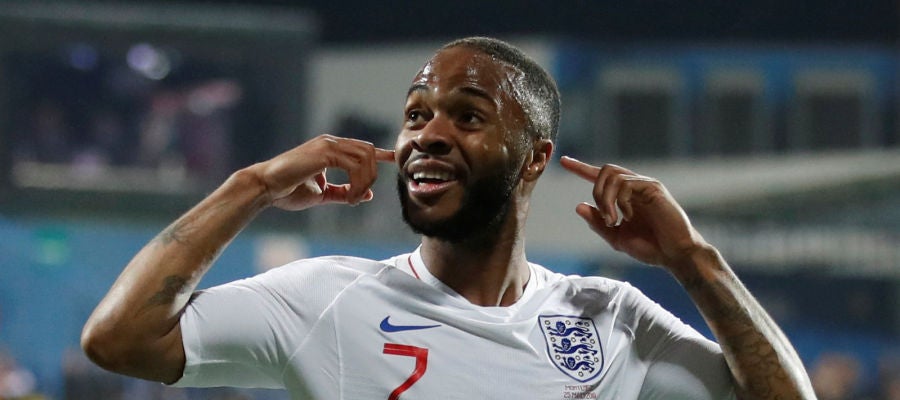 Sterling, durante el partido contra Montenegro Sterling, durante el partido contra Montenegro