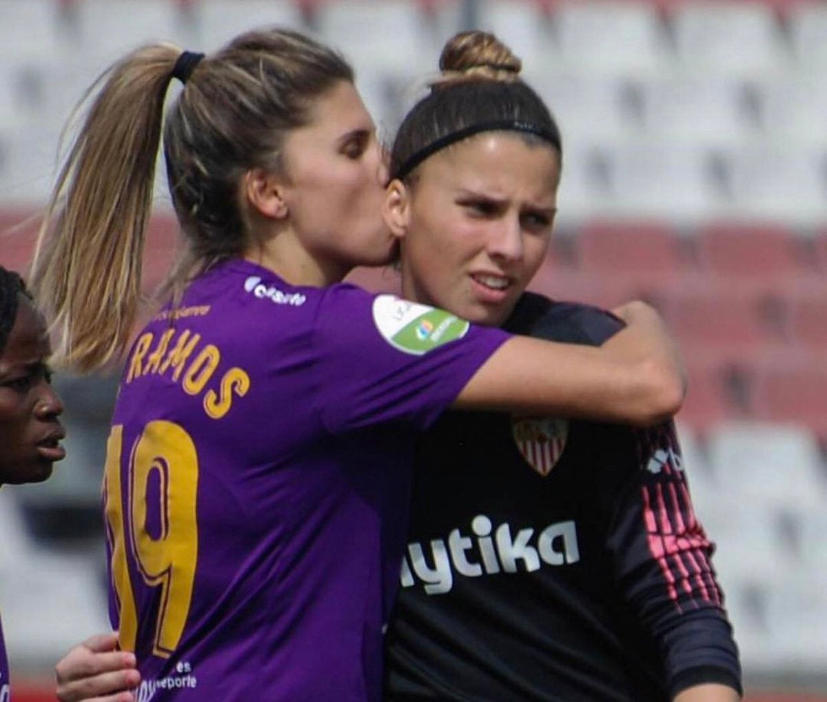 Ellas Juegan 02x27: "Cuando metes un gol a tu hermana" Ellas Juegan 02x27: "Cuando metes un gol a tu hermana"