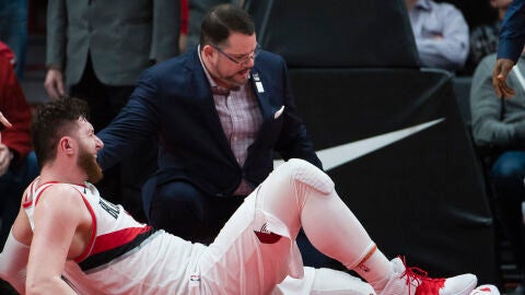 Jusuf Nurkic, tras lesionarse gravemente en su pierna izquierda