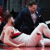 Jusuf Nurkic, tras lesionarse gravemente en su pierna izquierda Jusuf Nurkic, tras lesionarse gravemente en su pierna izquierda