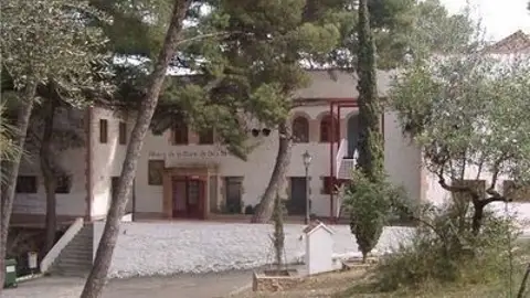 El pròxim 1 d´octubre l´edifici de l´alberg estarà disponible per a la ciutadania. La reforma compta amb un pressupost de 166.000 euros i la primera fase està sufragada per la Diputació de Castelló.