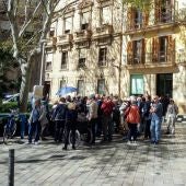 Un grupo de turistas pasea por el centro de Palma