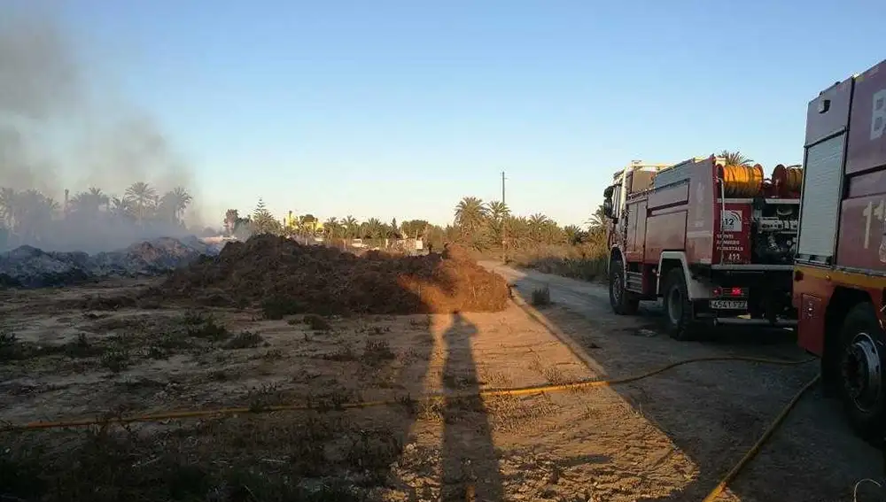Incendio en la Carretera del León de Elche Incendio en la Carretera del León de Elche