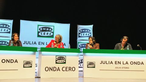 M&ordf; Jes&uacute;s Taranc&oacute;n, Fernando Iwaski y Javier G&aacute;llego en El Gabinete con Julia en la onda