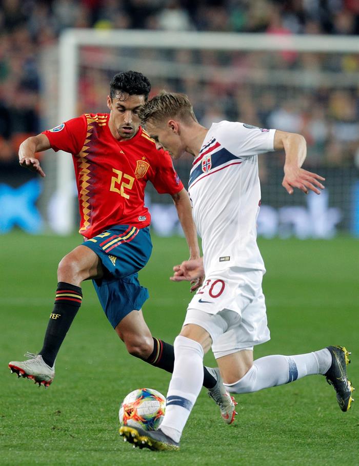 Jesús Navas: "Esta victoria es para Luis Enrique, ha sido una victoria dura para todos y esperamos que se resuelva" Jesús Navas: "Esta victoria es para Luis Enrique, ha sido una victoria dura para todos y esperamos que se resuelva"
