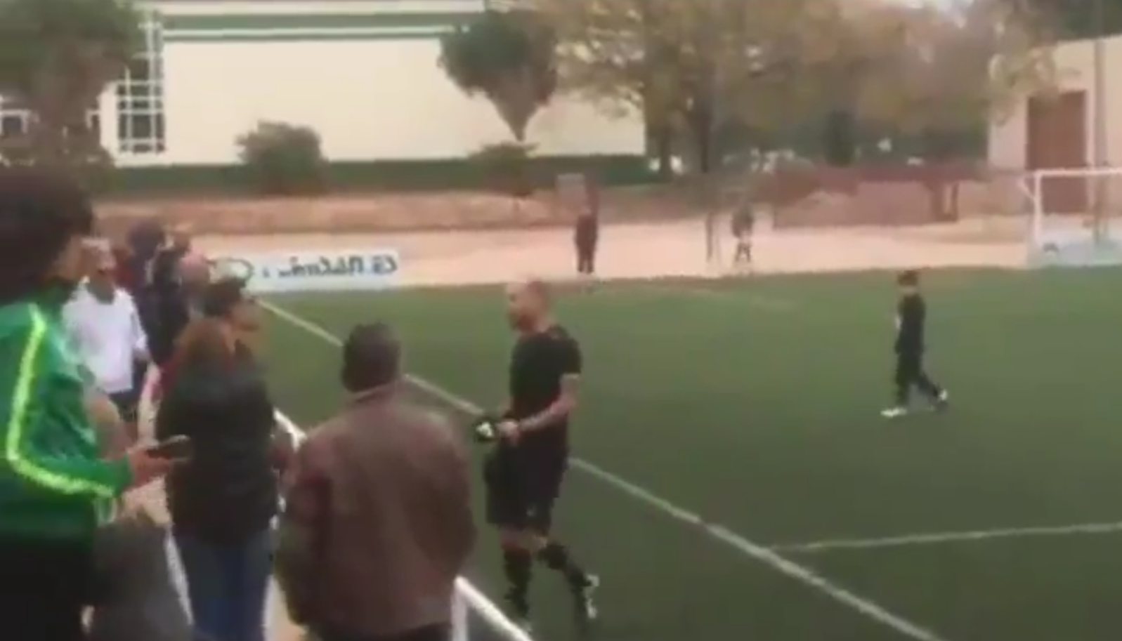 Un árbitro se encara con un padre tras un partido de infantiles: "¡Te juro que te reviento!" Un árbitro se encara con un padre tras un partido de infantiles: "¡Te juro que te reviento!"