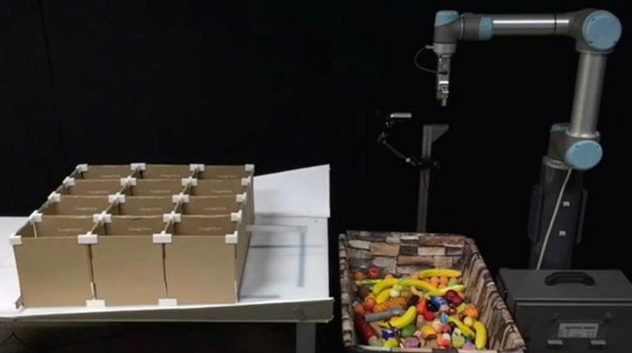Google crea un robot capaz de agarrar y lanzar objetos con más precisión que un humano Google crea un robot capaz de agarrar y lanzar objetos con más precisión que un humano