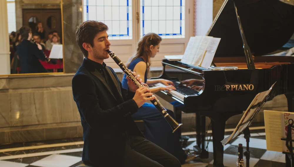 Lorenzo Paini con su clarinete y Lucia Brighenti al piano