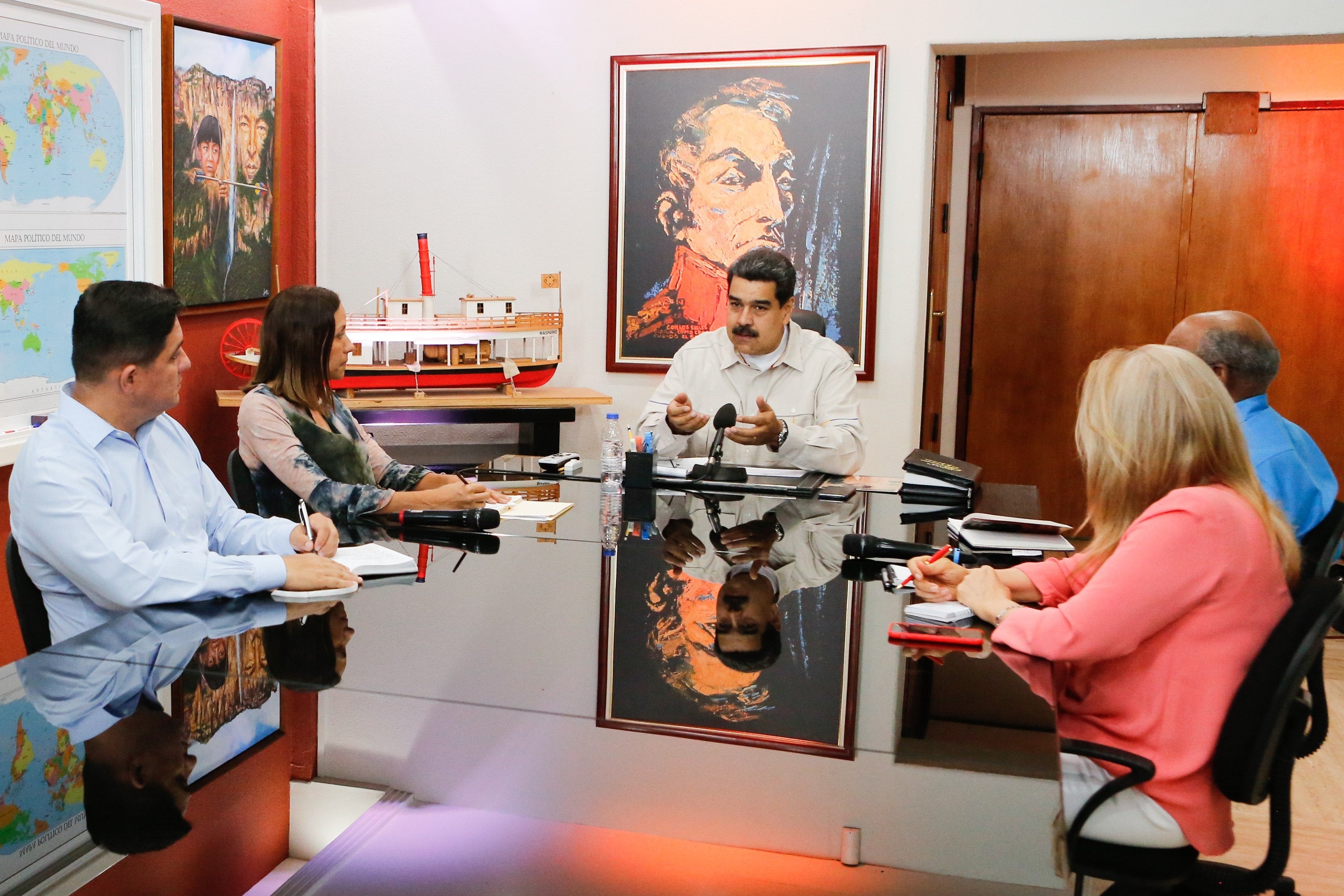 Maduro asegura que en Venezuela se está desarrollando un "golpe de Estado eléctrico" Maduro asegura que en Venezuela se está desarrollando un "golpe de Estado eléctrico"