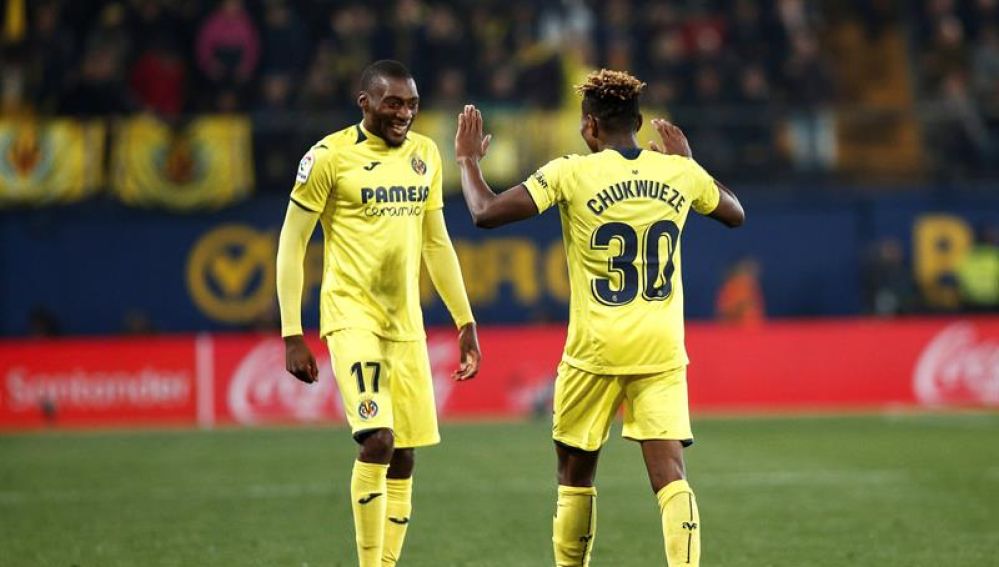 Samu Chukwueze y Ekambi celebran un tanto del Villarreal
