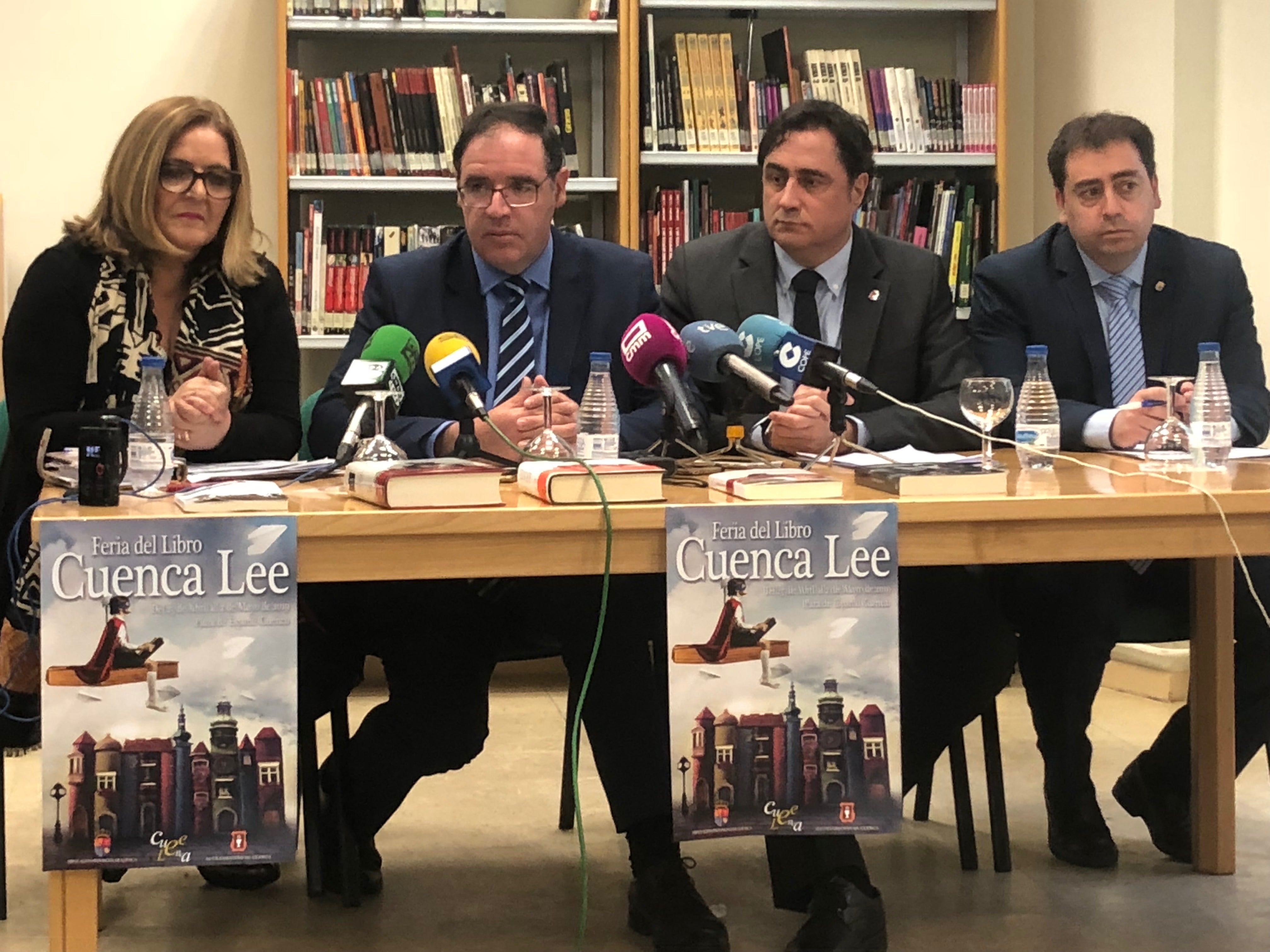 Santiago Posteguillo, Premio Planeta 2018, o Defreds, en la feria del libro "Cuenca Lee" Santiago Posteguillo, Premio Planeta 2018, o Defreds, en la feria del libro "Cuenca Lee"