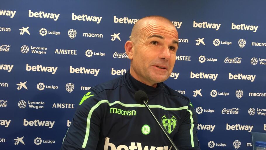 Paco L&oacute;pez en rueda de prensa