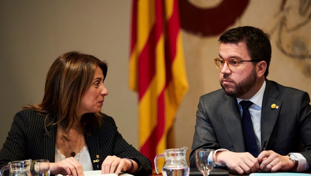 El vicepresidente de la Generalitat y conseller de Economía, Pere Aragonés, junto a la consellera de Presidencia, Meritxell Budó