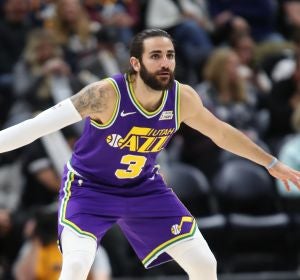 Ricky Rubio defiende una acción en un partido con los Jazz Ricky Rubio defiende una acción en un partido con los Jazz