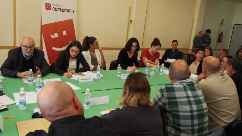 Reuni&oacute;n de Comprom&iacute;s en el centro social del Raval