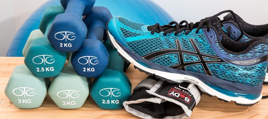 Pesas y zapatillas deporte Pesas y zapatillas deporte