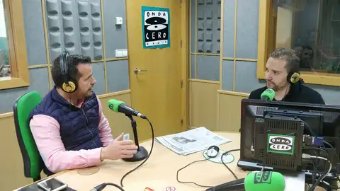 Onda Deportiva Cádiz 3/4/2019 Hoy comentamos las últimas declaraciones de Manuel Vizcaíno y de Álvaro Cervera en distintos medios de la capital. Además charlamos con Gabi Pérez, uno de los organizadores de la Liga de Fútbol de Veteranos de Cádiz.