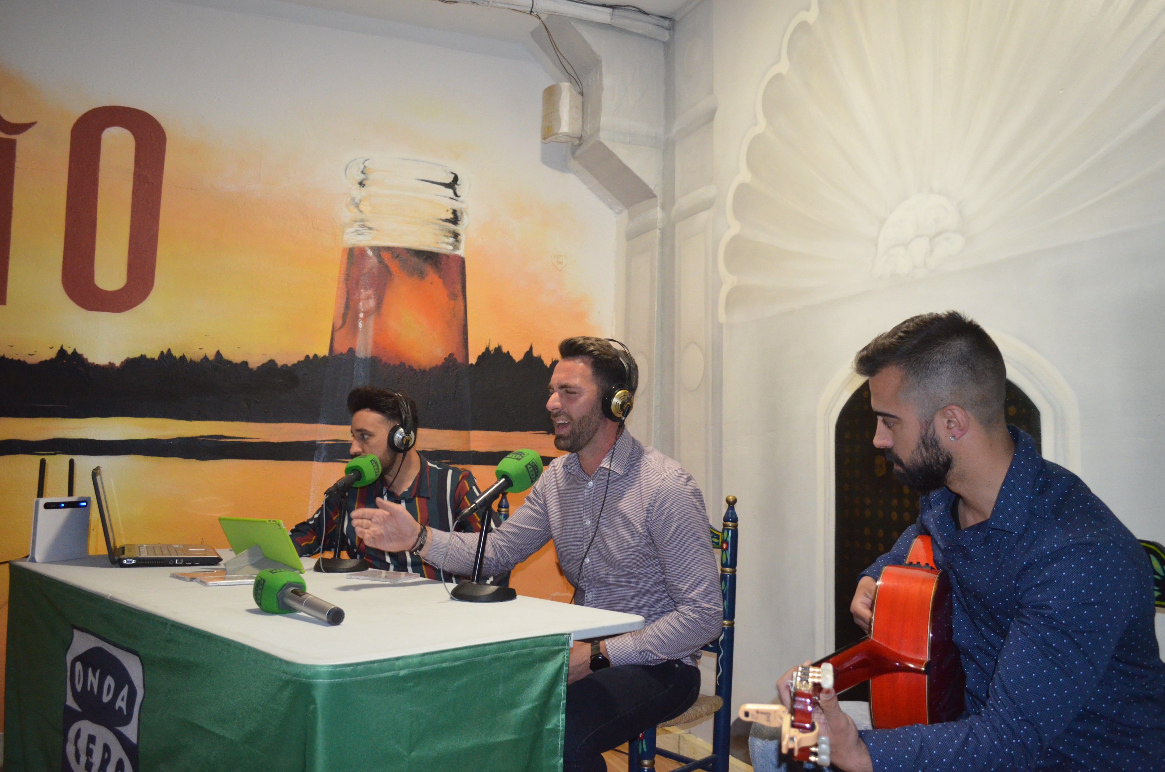 Especial 4 por Sevillanas de A las Puertas del Rocío Invitado: Julio Roldán Especial 4 por Sevillanas de A las Puertas del Rocío Invitado: Julio Roldán