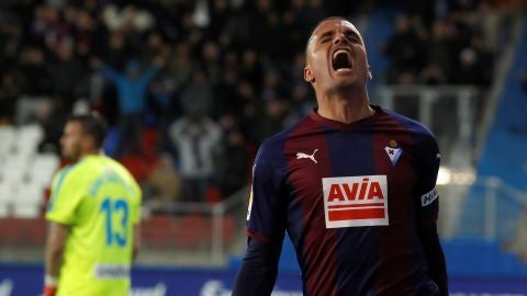 Pedro Le&oacute;n celebra su gol ante el Rayo