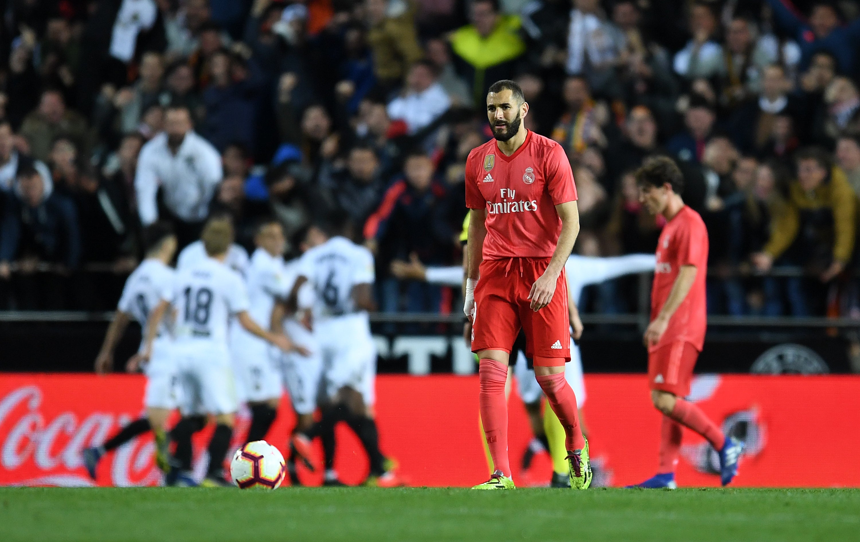 Valencia 2-0 Real Madrid | Una lánguido Real Madrid cae en Mestalla con goles de Guedes y Garay Valencia 2-0 Real Madrid | Una lánguido Real Madrid cae en Mestalla con goles de Guedes y Garay