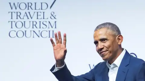 El expresidente de Estados Unidos Barack Obama, se despide tras su intervención en la XIX Cumbre del Consejo Mundial de Viajes y Turismo El expresidente de Estados Unidos Barack Obama, se despide tras su intervención en la XIX Cumbre del Consejo Mundial de Viajes y Turismo