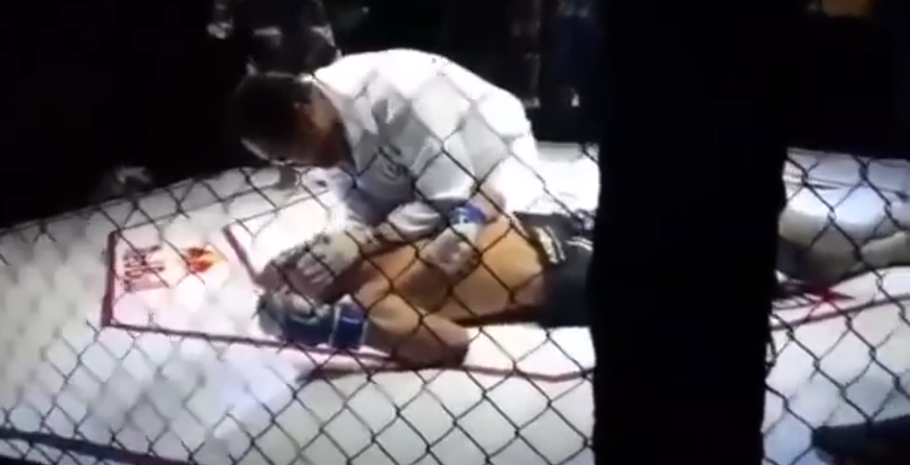 Duras imágenes: muere un luchador de MMA tras un brutal KO que le provoca cuatro infartos Duras imágenes: muere un luchador de MMA tras un brutal KO que le provoca cuatro infartos