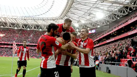 Los jugadores del Athletic celebra el 1-0 ante el Levante, obra de Yuri Los jugadores del Athletic celebra el 1-0 ante el Levante, obra de Yuri