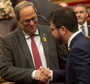 Quim Torra, saluda al vicepresidente Pere Aragonés Quim Torra, saluda al vicepresidente Pere Aragonés